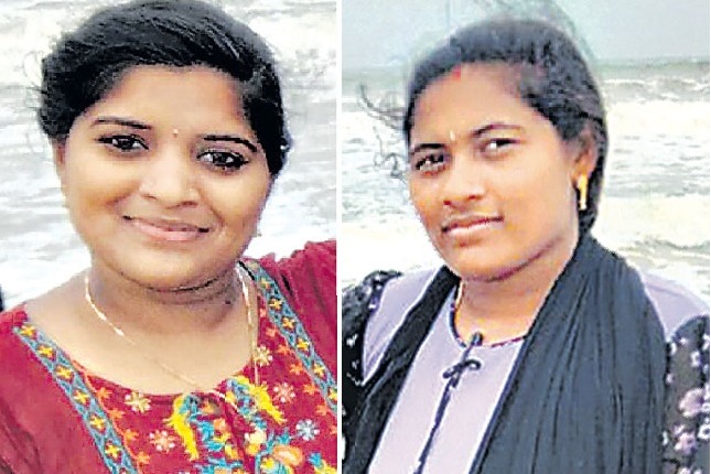Two Sisters Dead At Vizag Thanthadi Beach