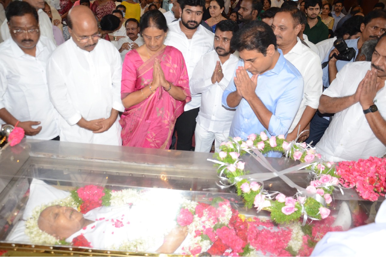 KTR offers condolences on Ramoji Rao demise