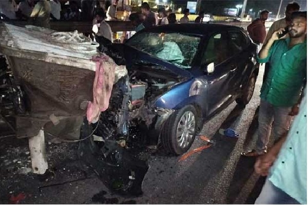 Road Accident In Pedakakani Three dead