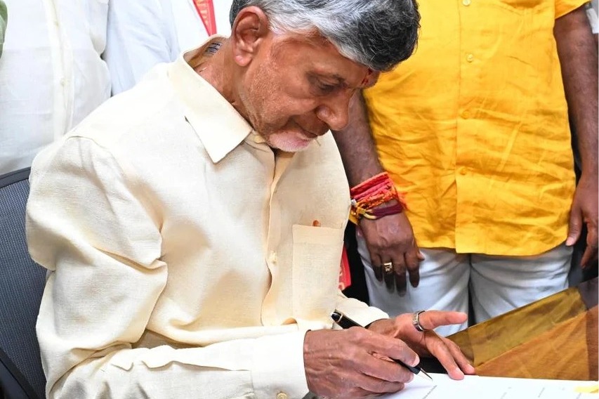Chandrababu announced ex gratia to Kuwait fire accident victims