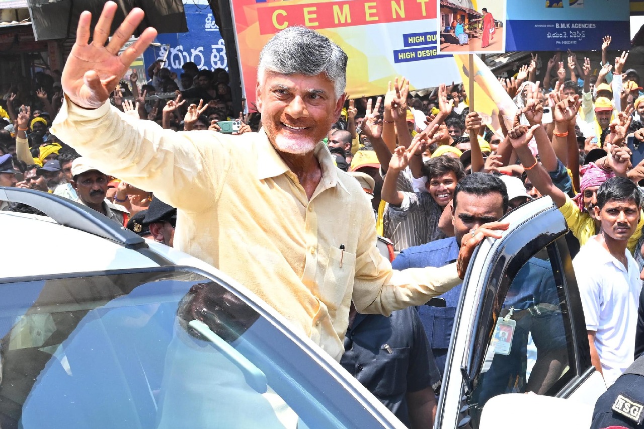 Chandrababu came TDP office for the first time after takes charge as CM
