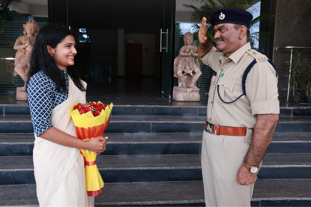 SP Rank officer Venkateswarlu salutes his trainee IAS daughter Uma Harathi at Telangana Police Academy