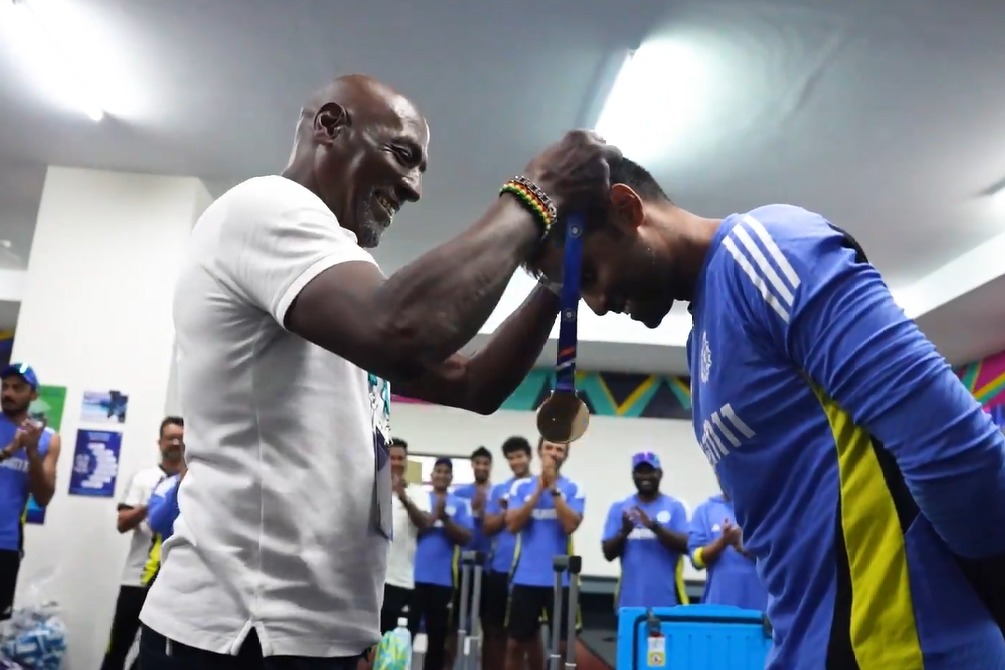 T20 World Cup: Viv Richards presents best fielding medal to SKY after India beat Bangladesh
