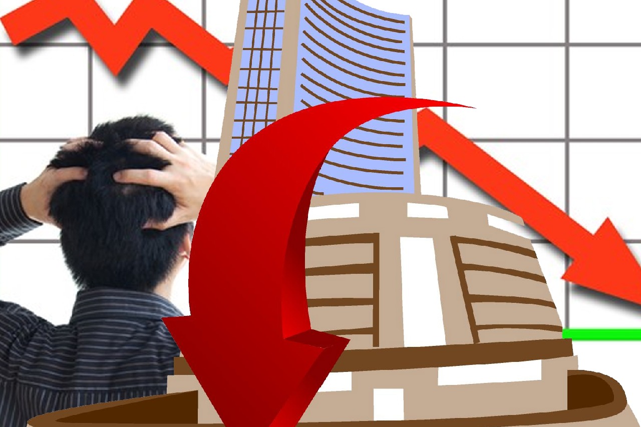 Sensex, Nifty trade lower, IndusInd Bank and Tata Steel top losers