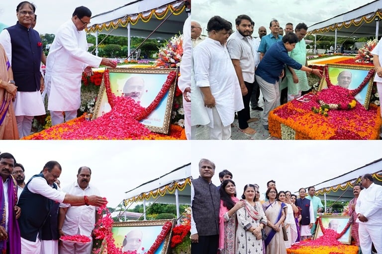 Telangana: Leaders pay tributes to former PM Narasimha Rao on birth anniversary