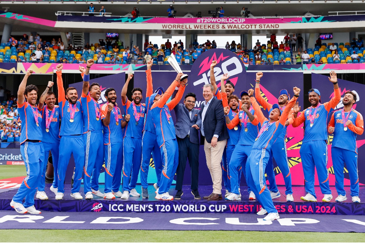 Celebrities say cheers to 'Cup of Joy' as Team India end trophy drought