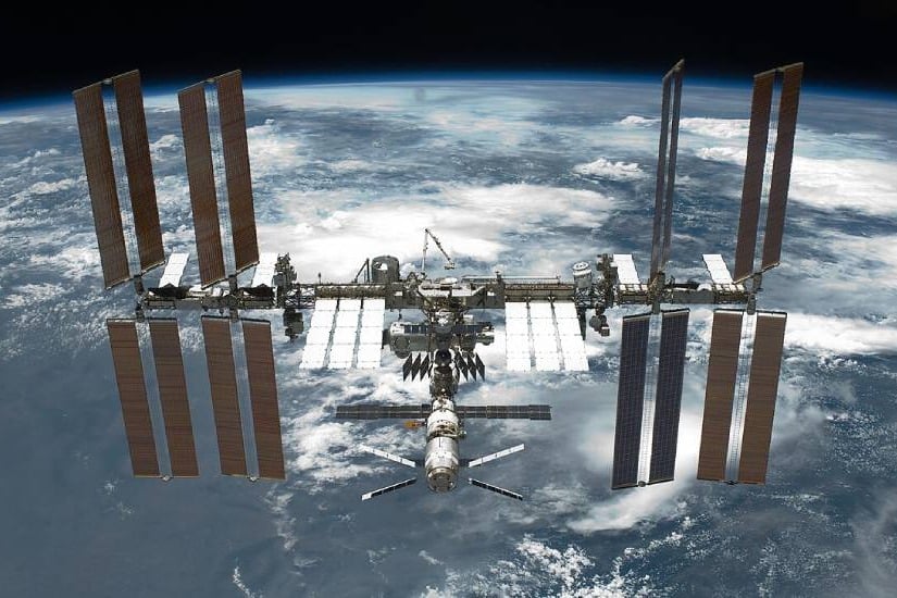 SpaceX wins 843 million dollars contract from NASA to bring ISS down to its watery graveyard 