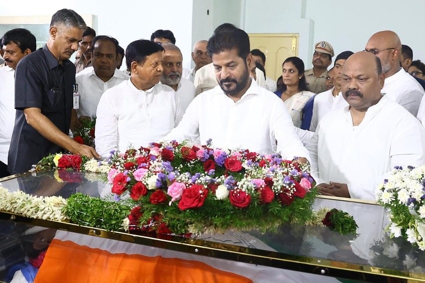 CM Revanth Reddy pays tributes to DS mortal remains in Nizamabad
