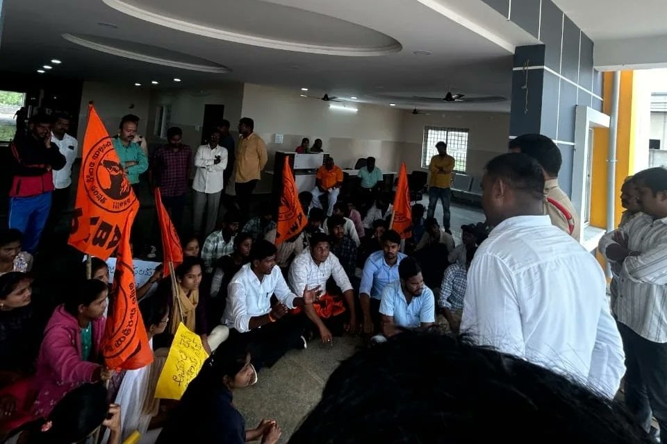 ABVP tries to lay siege to Telangana Public Service Commission