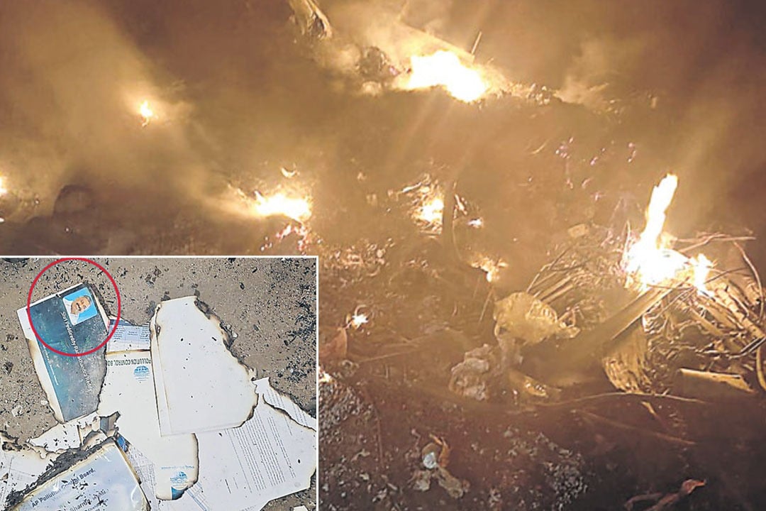 Govt files set fire in Vijayawada and Avanigadda karakatta
