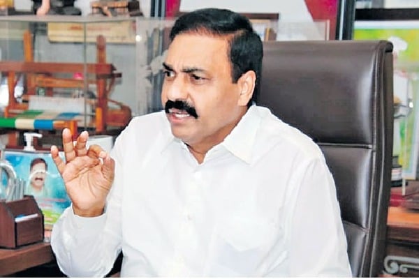 Kakani Govardhan Reddy demands inquiry on Somireddy