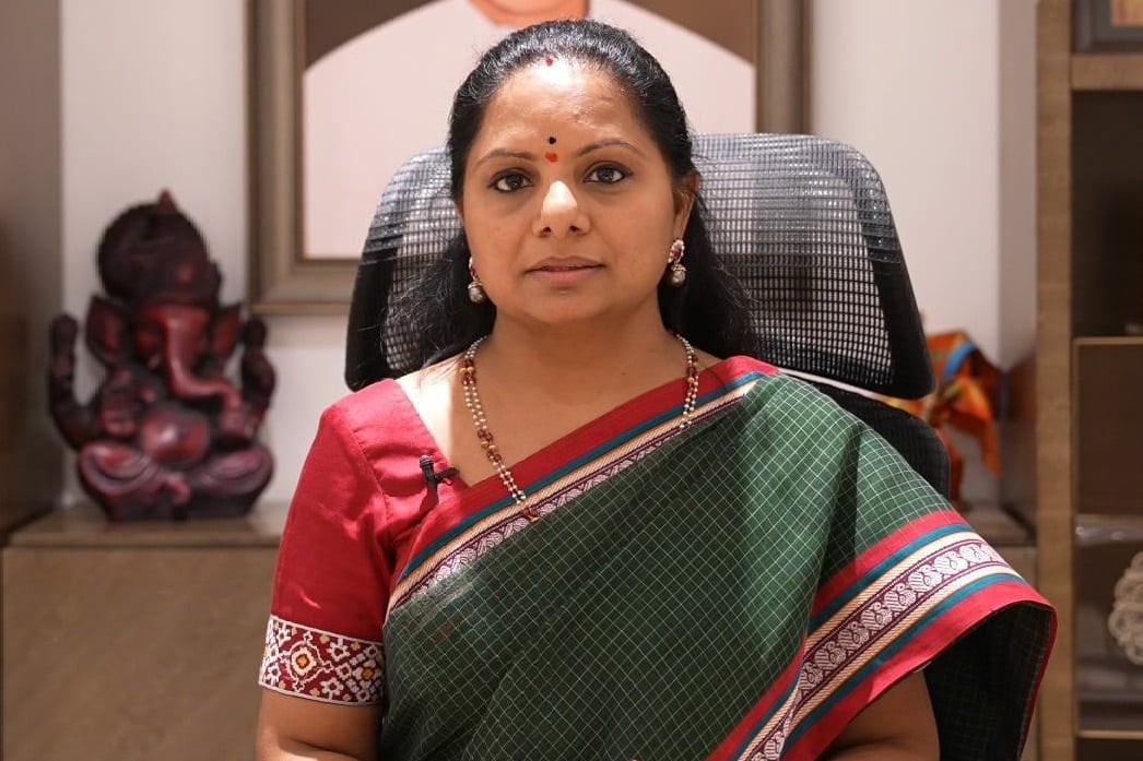 CBI officers introduce Kavitha in Court