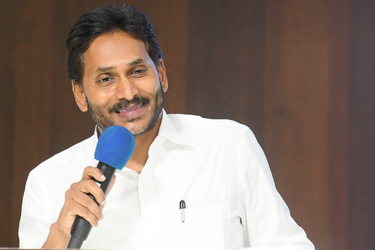 Jagan annoinced presidents to YCP affliated wings 