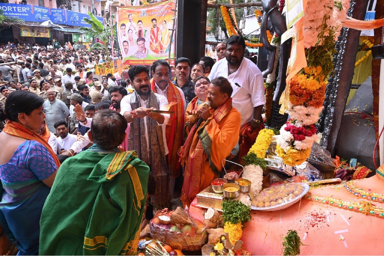 CM Revanth Reddy first puja at Khairatabad Ganesh