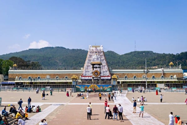 Woman dies in Tirumala que line