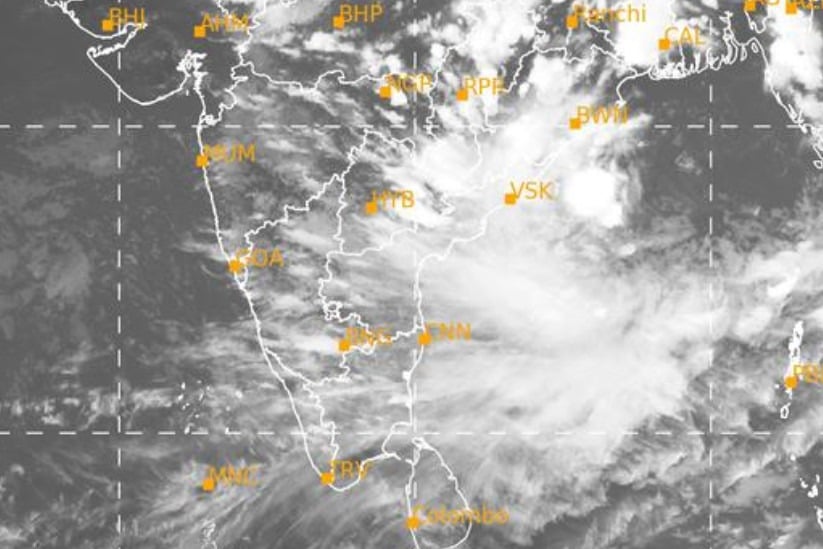 Low pressure area stregthened in Bay of Bengal