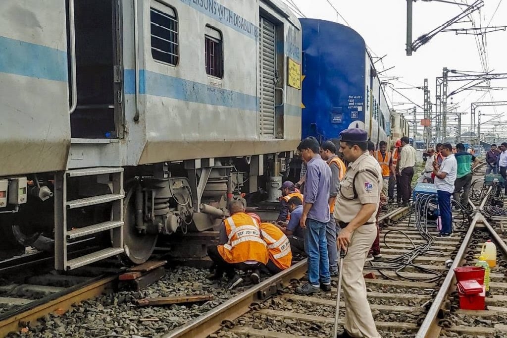 Indore Jabalpur Express derails in Jabalpur