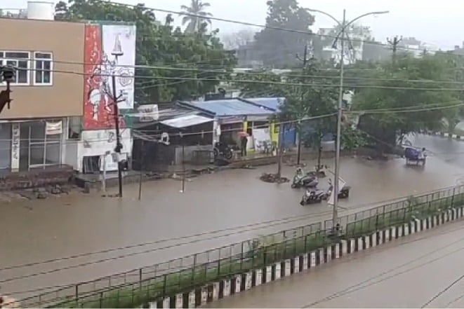 Heavy rain lashes Tiruvuru