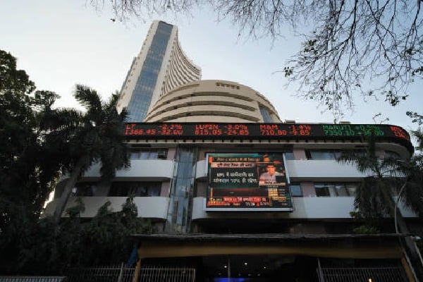 Indian stock market indics closes to reord high