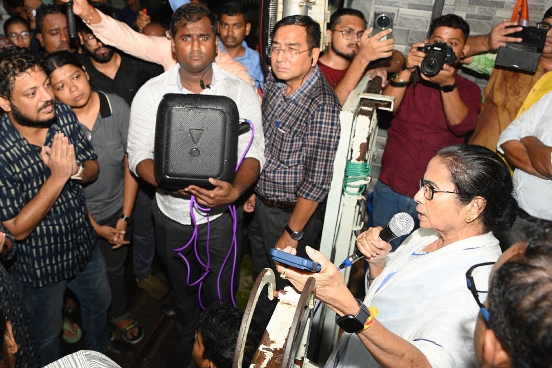 Junior doctors protesting in Kolkata over the murder of a doctor have agreed to talks with CM Mamata Banerjee