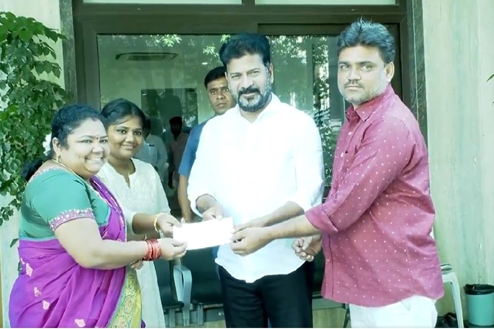 Kumari Aunty donates Rs 50000 to CM Relief Fund