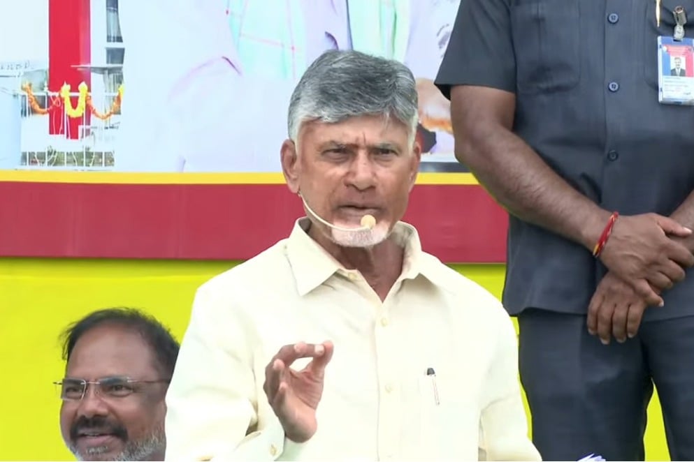 CM Chandrababu slams Jagan in Maddiralapadu rally