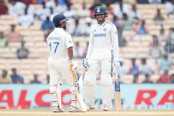 India lead by 432 runs in Chennai Test