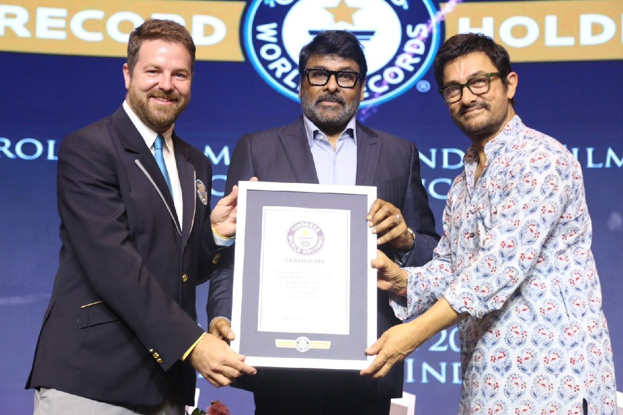 Chandrababu and Revanth Reddy congratulates Megastar Chiranjeevi conferred with Guinness Record