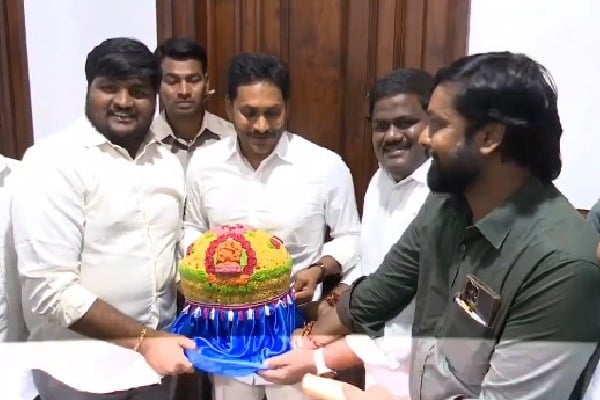 Gajuwaka Ganesh Utsava Committee met Jagan