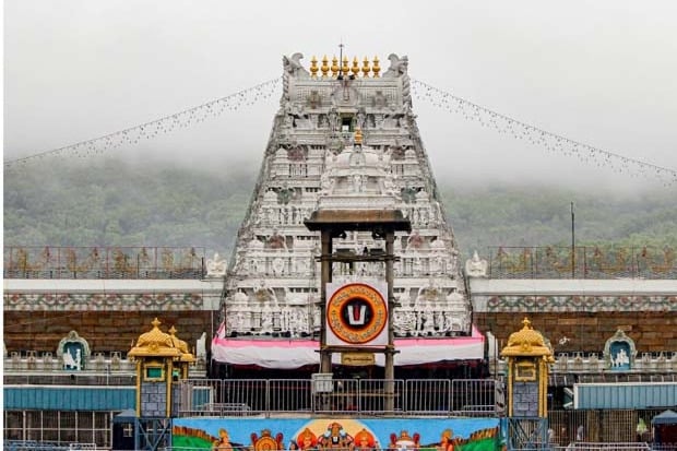 ys jagan to visit tirumala declaration call sparks row