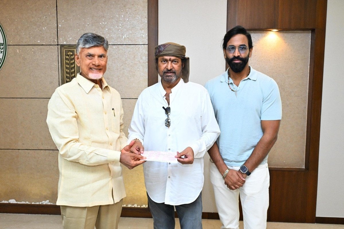 Mohan Bbau handed over Rs 25 lakhs cheque to AP CM Chandrababu