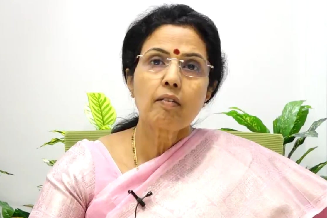 Nara Bhuvaneswari calls for to buy handloom cloths this festive season