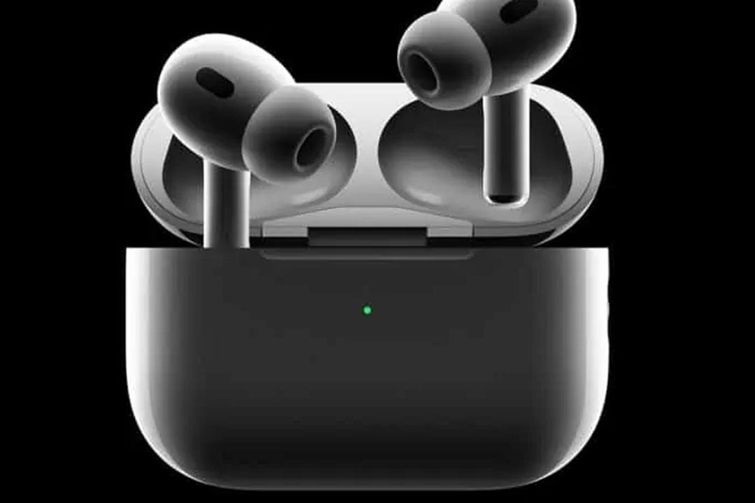 Apple fined Over 1 Lakh  for not providing AirPods with iPhone sale in Kakinada