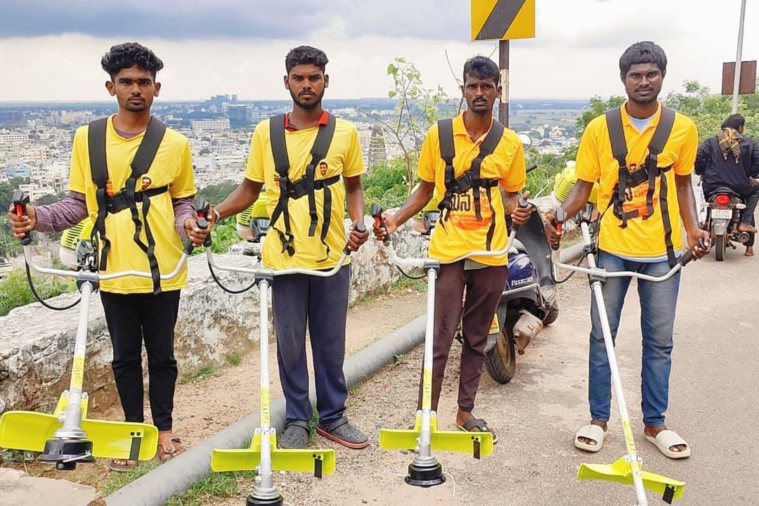 Nara Lokesh gives salaries from his own fund to clean and green workers in Mangalagiri