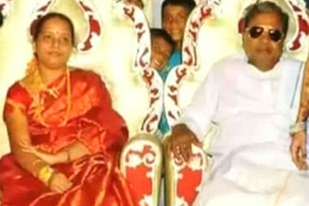 Karnataka CM Siddaramaiah wife Parvathi announced that she would return the 14 compensatory land sites