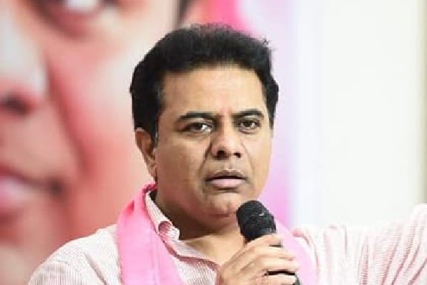 Congress leaders stops KTR convoy