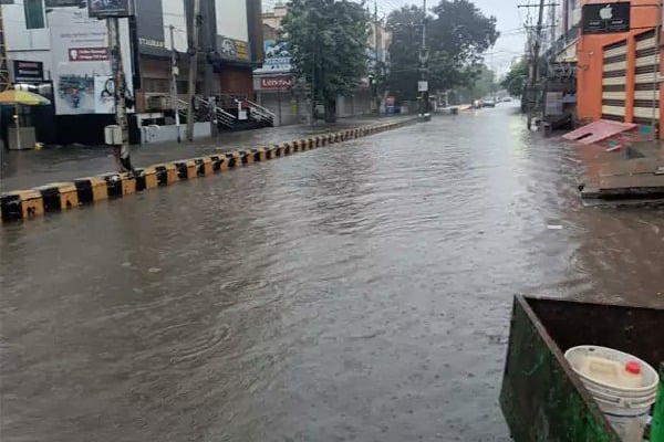 Heavy rain in Hyderabad 