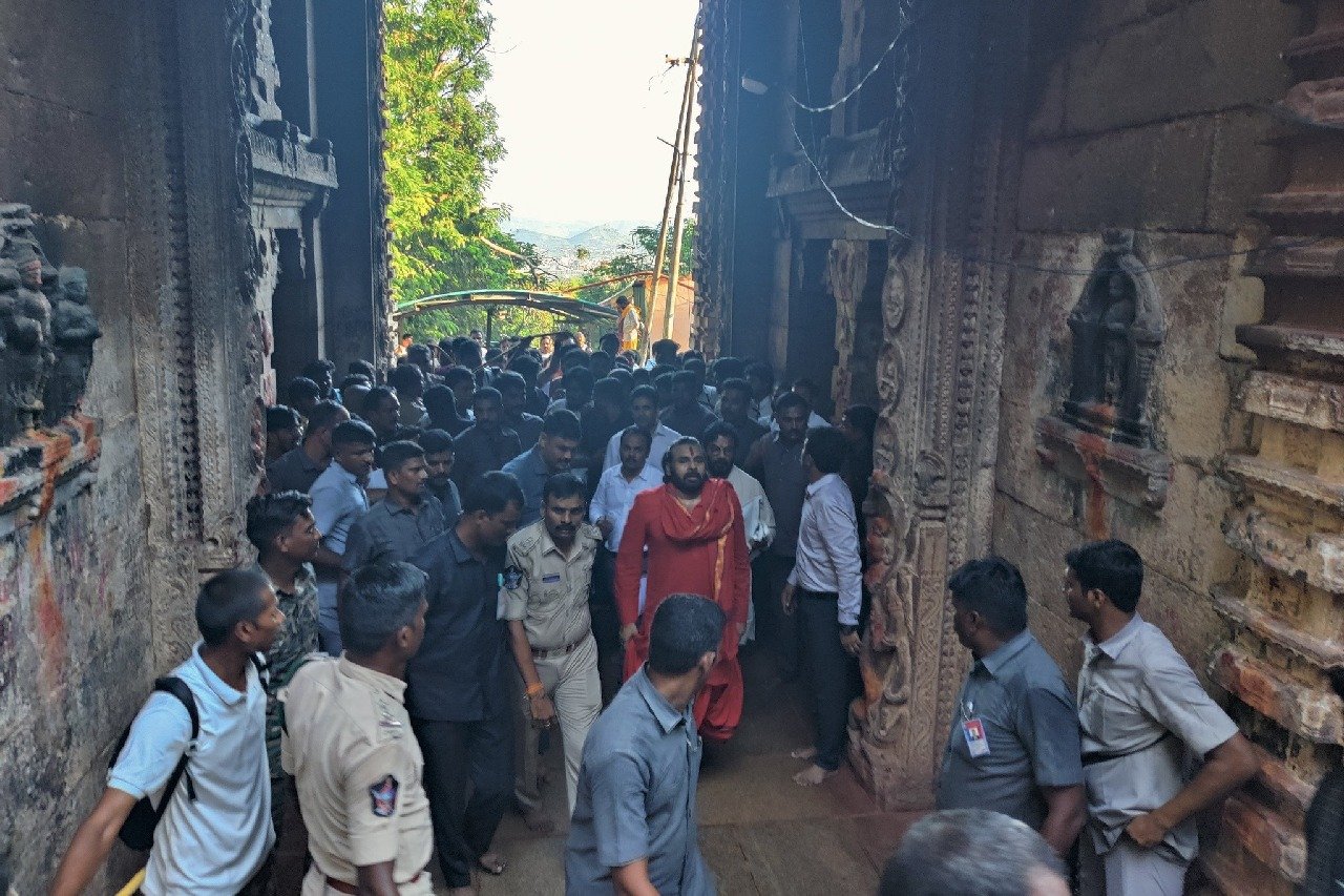 Pawan Kalyan arrives Tirumala