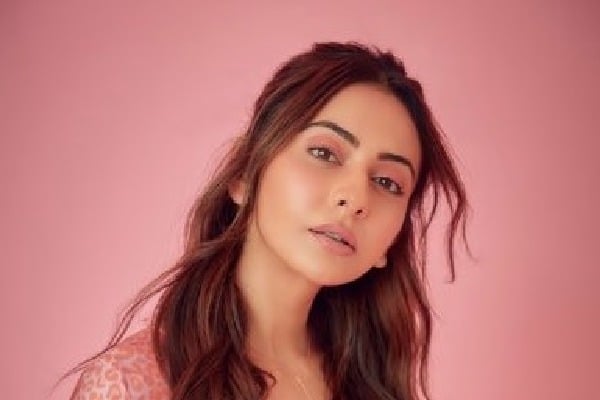 I have no connection with any political party or political person Rakul Preet Singh