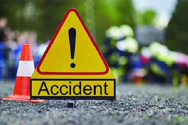 fatal road accident in up 10 dead