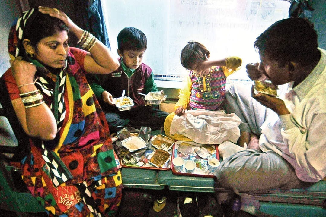 Sachkhand Express train in India offers free food to passengers