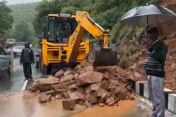 landslides on tirumalaghat road