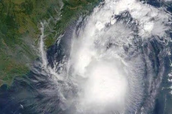 70 Trains Cancelled due to Cyclone Dana 