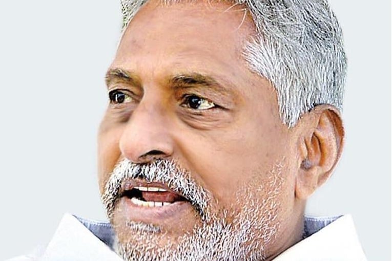 Jeevan Reddy says should take action mlas who joined congress from brs