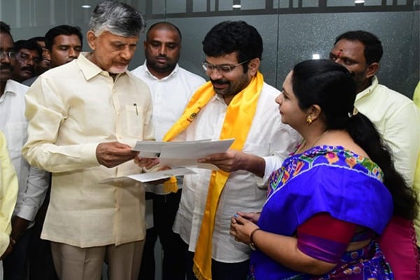 Kuppam Municipal Chairman Sudheer Resign to YSRCP and Joins TDP 