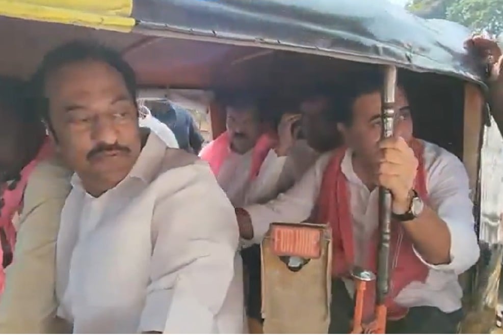 KTR rides in Auto to Indira park