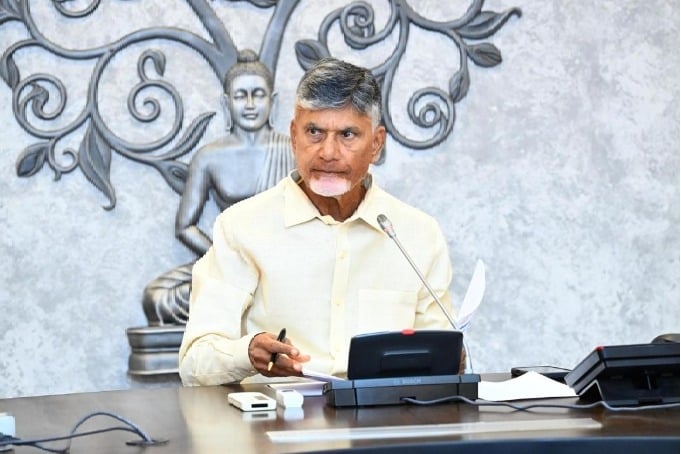 Chandrababu serious warning to few ministers