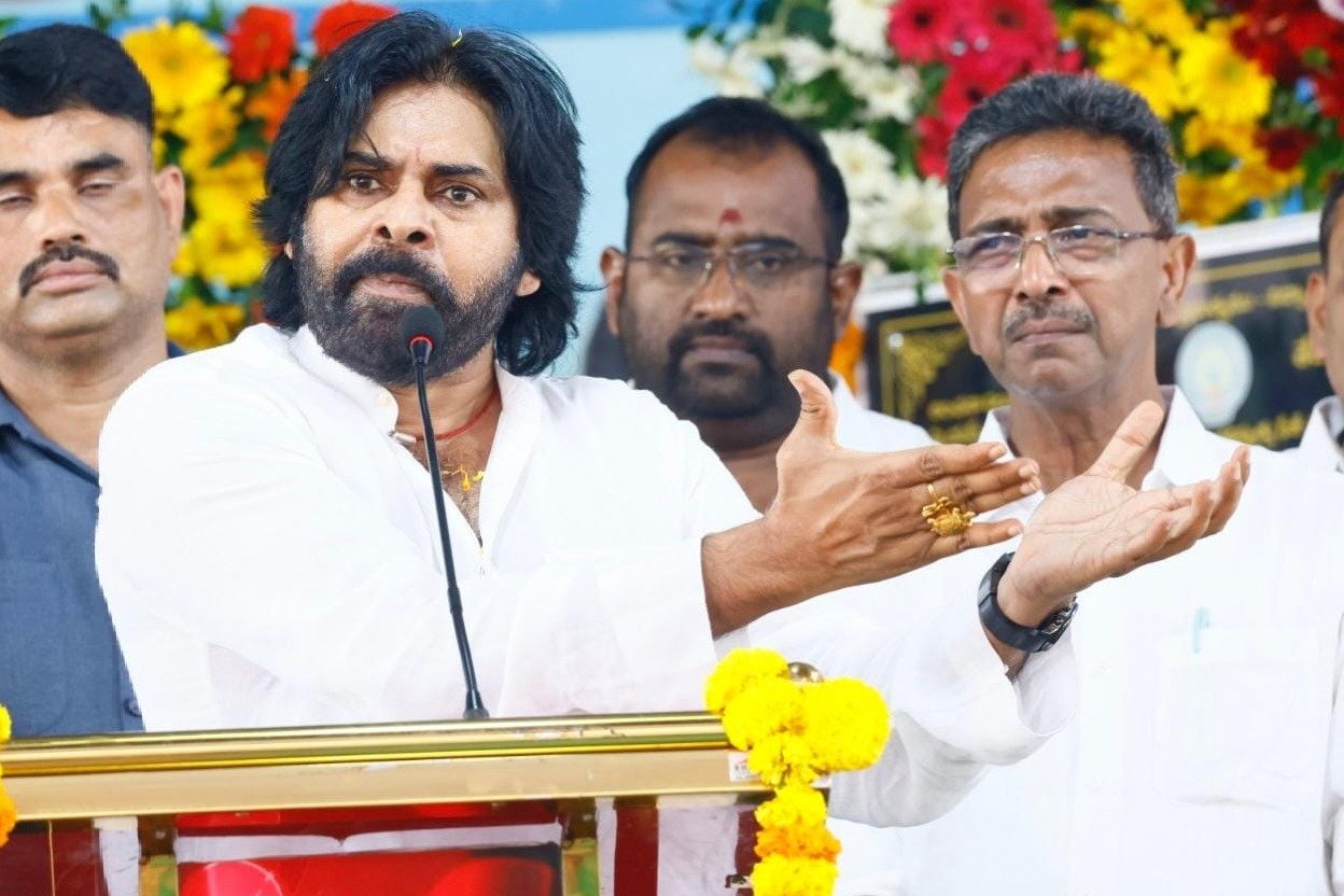 Pawan Kalyan takes class for journalists on social conscious 