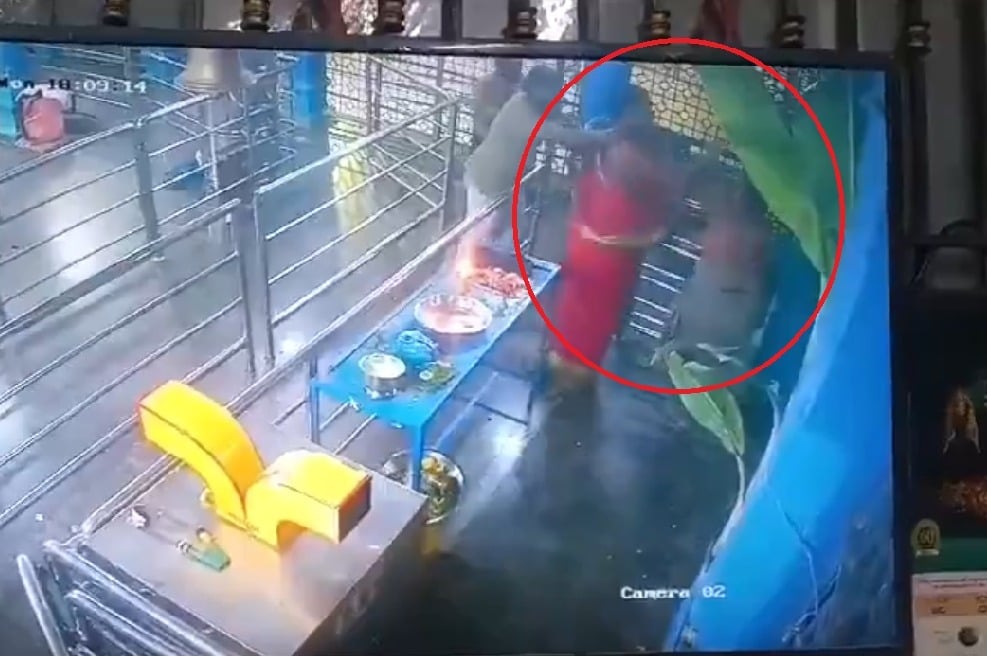 Temple Priests Fighting In AndhraPradesh vedio viral