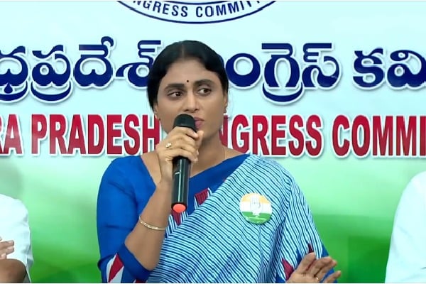 Sharmila alleges Jagan was behind social media propaganda 